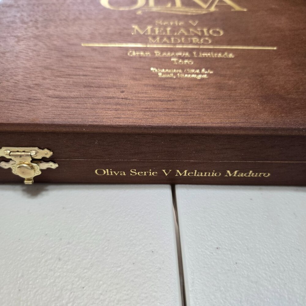 Oliva Series V Cigar Box - Picture 2 of 5